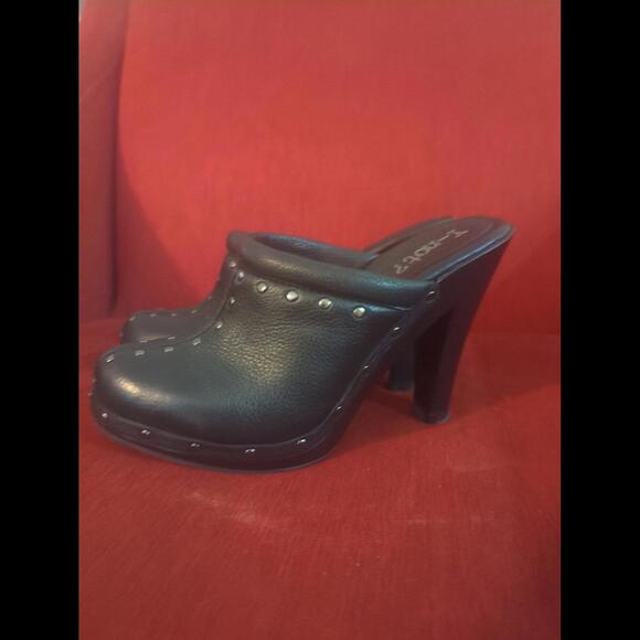 Y-not Upper leather shoes with studs - Picture 3 of 6